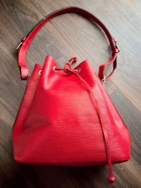Louis Vuitton Red Epi Petit Noe Bucket Shoulder Bag 1995 Mare in France Auth